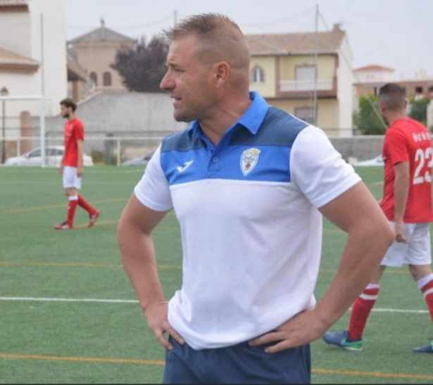 Montañez durante un partido con el Águilas de Zujaira 