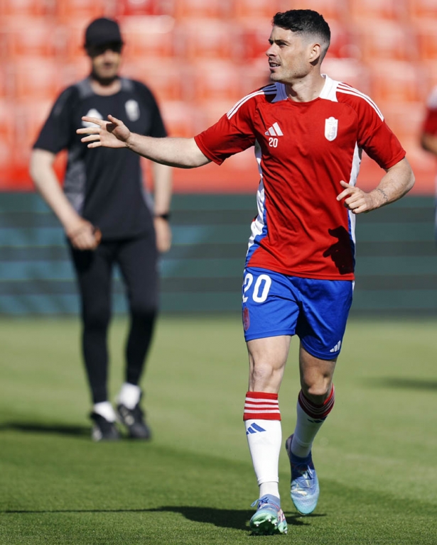 Sergio Ruiz durante el calentamiento en el partido ante el Elche (GCF)