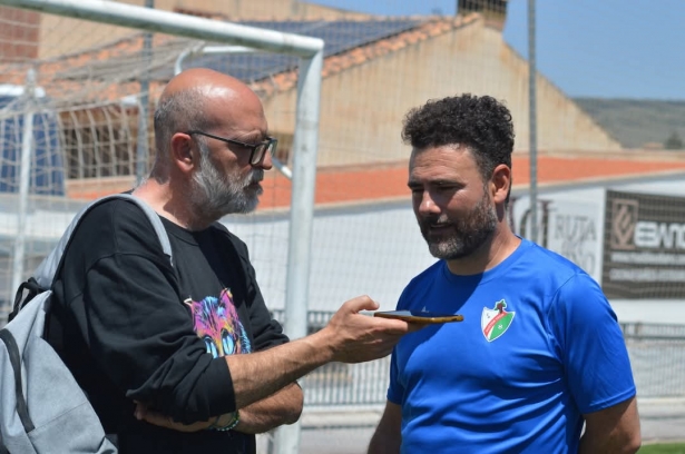 El técnico del CD Huétor Vega, Manuel Moreno `Rizos` (D. CONTRERAS)