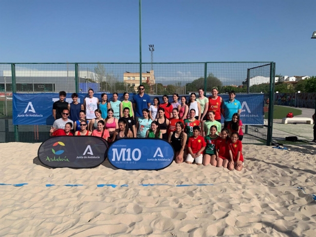 El olímpico Agrián Gavira inculca a los jóvenes granadinos los valores del deporte (JUNTA DE ANDALUCÍA)