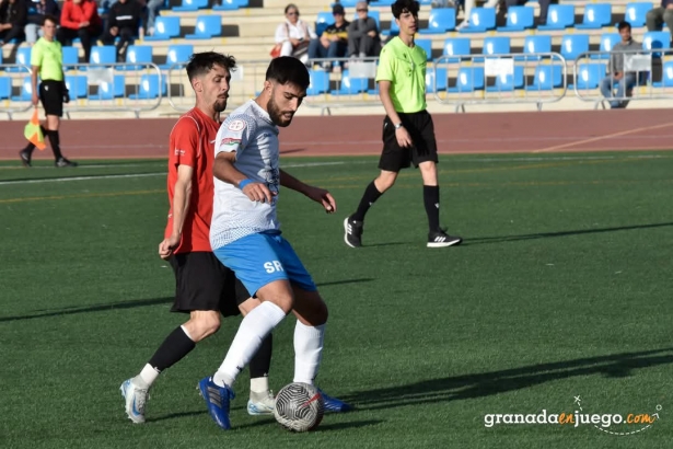 El CD Santa Fe goleó al Almuñécar (JOSÉ M. BALDOMERO)