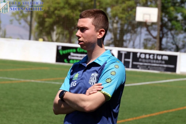 El entrenador del Atlético Monachil, Emilio García (MANU LÓPEZ/ATLÉTICO MONACHIL)
