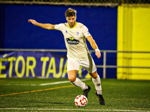Javi Pérez durante un partido con el Huétor Tájar (JOSÉ ANDRÉS FERNÁNDEZ)