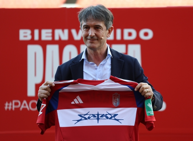 Pacheta ha vivido su puesta de largo como entrenador del Granada (J. AZCOYTIA)