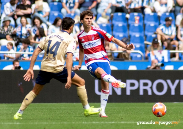 Manu Lama en una jugada del encuentro ante el Depor (LOF)
