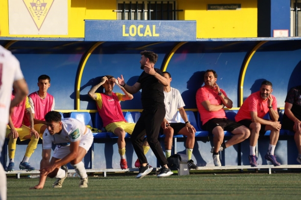 Julio Catlá durante el aprtido ante el Real Jaén (JOSÉ ANDRÉS FERNÁNDEZ)