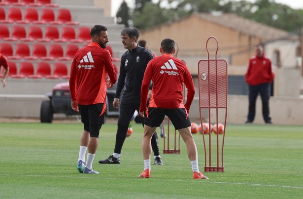 Pacheta afronta su segunda semana al frente del Granada (J. AZCOYTIA)