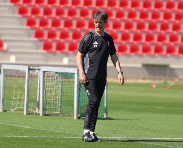 Pacheta su segundo encuentro como entrenador del Granada (J. AZCOYTIA)