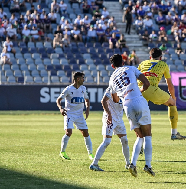 Esteban en un lance del partido (MIRANDA LÓPEZ/REAL JAÉN CF)