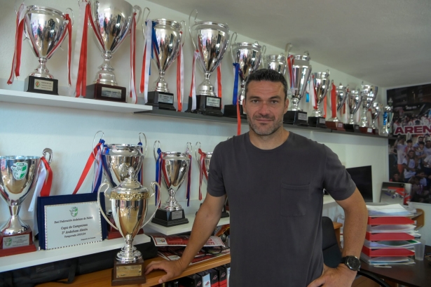 Jorge Molina en las oficinas del Arenas de Armilla 