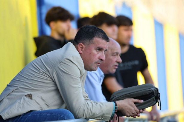 Luis Daza, presidente del CD Huétor Tájar, durante el partido ante el Real Jaén (JOSÉ ANDRÉS FERNÁNDEZ)
