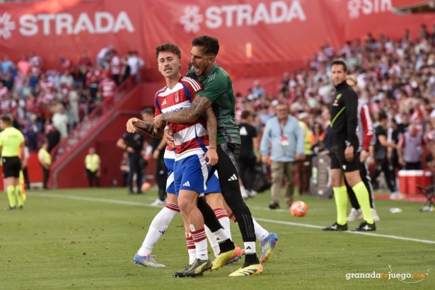 El Granada quiere seguir peleando por el ascenso (JOSÉ M. BALDOMERO)