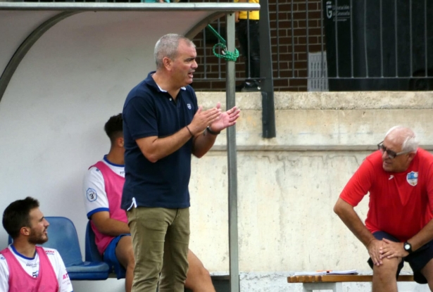 Jesús Párraga durante un partido como entrenador del Loja CD (PACO CASTILLO)