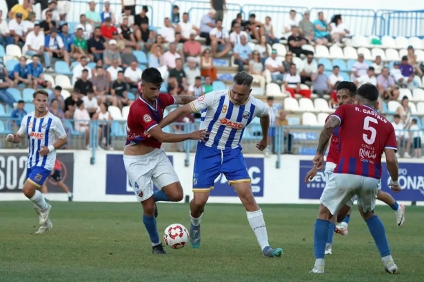 Antonio López durante el playoff ante el Torre del Mar (CF MOTRIL)