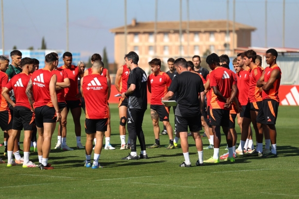 La plantilla del Granada cambiará mucho este verano (J. AZCOYTIA)