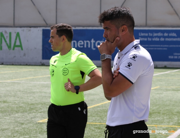 Jaime Morente en un partido al frente de la UD Maracena (J. PALMA)