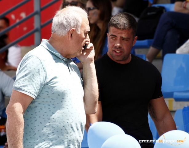 Alberto Chacón, a la derecha, durante un partido (J. PALMA)
