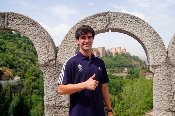 Alemañ ya ha podido conocer Granada (GRANADA CF)