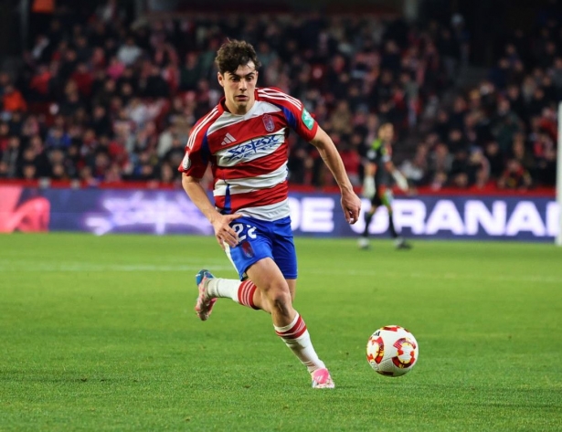 Pablo Sáenz tendrá que decidir su futuro en las próximas semanas (GRANADA CF)