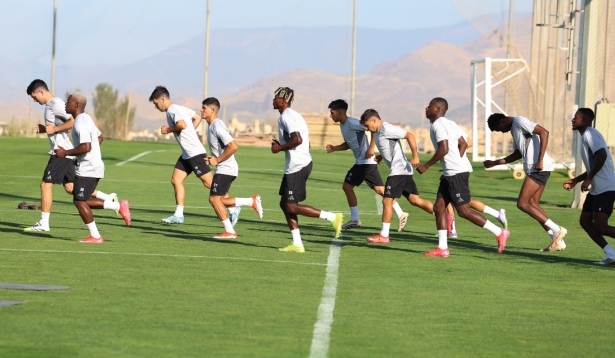 El Granada prosigue con su pretemporada (J. AZCOYTIA)