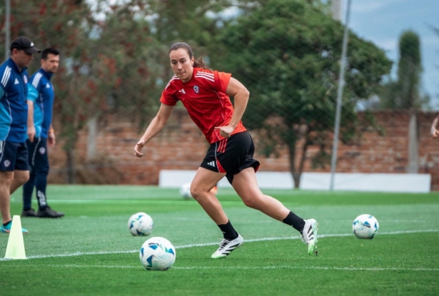 La rojiblanca está cuajando una gran actuación con su Selección (GRANADA CF)