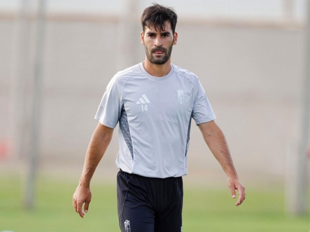 Trigueros ejerció como líder ante el Cádiz (GRANADA CF)