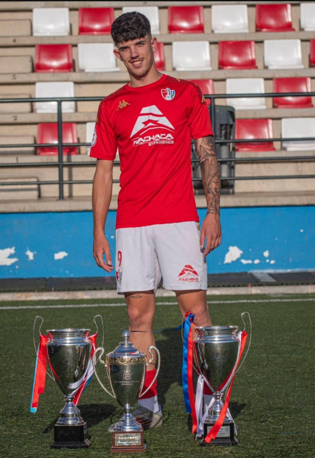 Robertillo con la camiseta del Arenas 