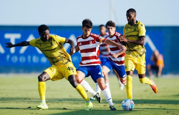 El Granada no pudo pasar del empate (GRANADA CF)