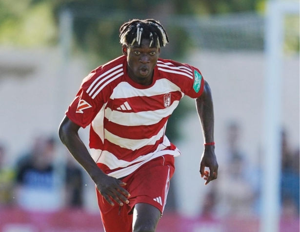 Oscar ha comenzado a gran nivel (GRANADA CF)
