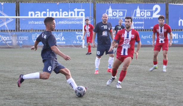 Una acción del partido entre el Loja CD y el Alhaurino (NATALIA CASTILLO)