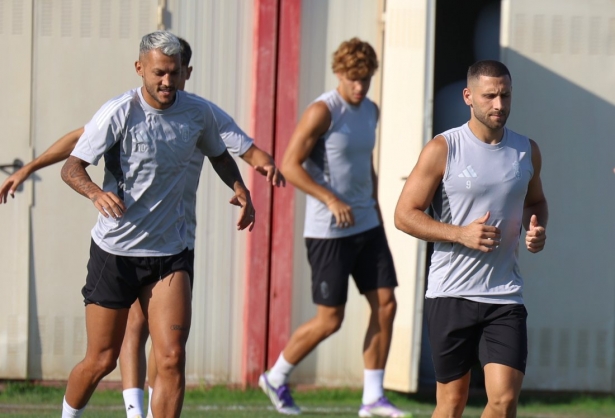 Stoichkov y Weissman podrían salir antes del cierre del mercado (J. AZCOYTIA)