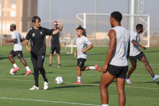 Pacheta sigue trabajando para formar un equipo competitivo (J. AZCOYTIA)