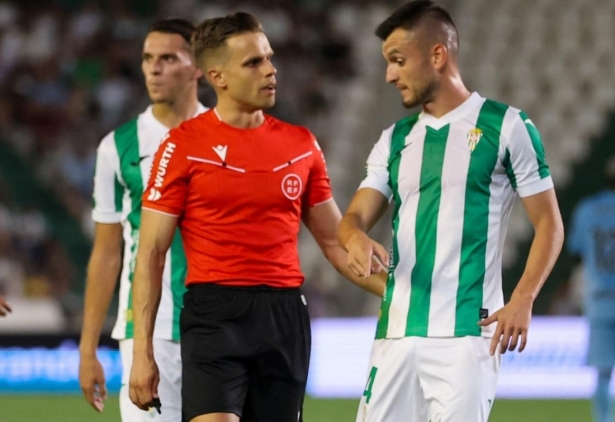 Carlos Muñiz dirigirá el encuentro ante el Eibar (DIARIO DE CÓRDOBA)
