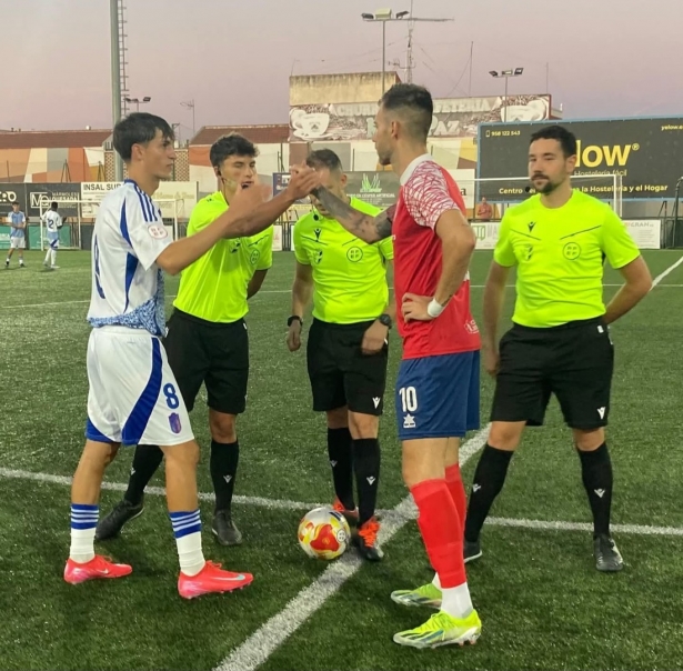 Saludo de los capitanes de Churriana CF y Recreativo Granada (CHURRIANA CF)