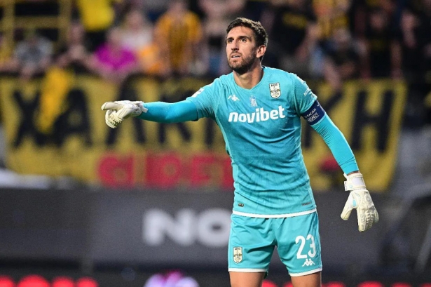 Julián Cuesta durante un partido con el Aris 