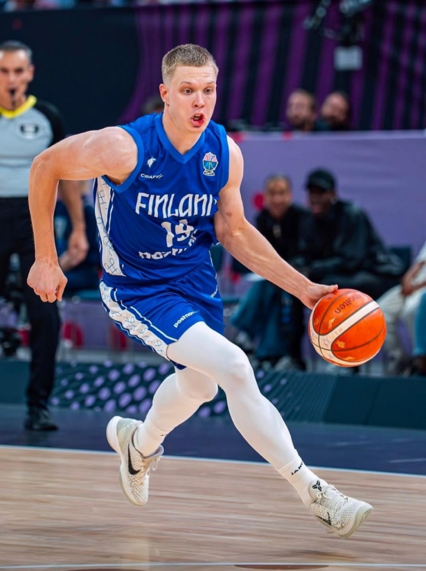 Valtonen volvió a ser titular con Finlandia (COVIRAN GRANADA)
