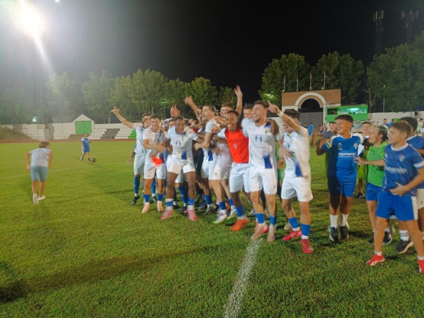 La UD Maracena celebra el pase a la final (D. CONTRERAS)