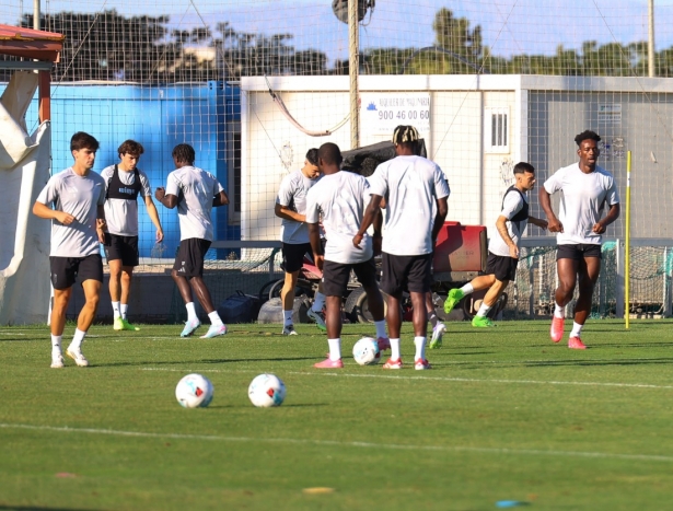 El equipo vuelve hoy a los entrenamientos (J. AZCOYTIA)