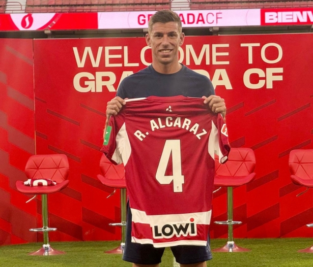 Alcaraz ha vivido su presentación como rojiblanco (J. AZCOYTIA)