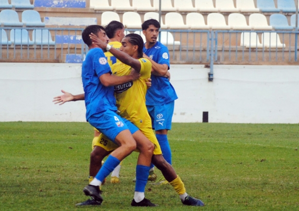Marco y Rafa Martínez, Joaquín y Tomás Cruz, el derbi granadino fue muy intenso.(SEMANARIO MUCHO DEPORTE)