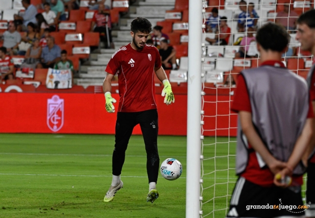 Astralaga durante el calentamiento ante el CD Leganés (JOSÉ M. BALDOMERO)