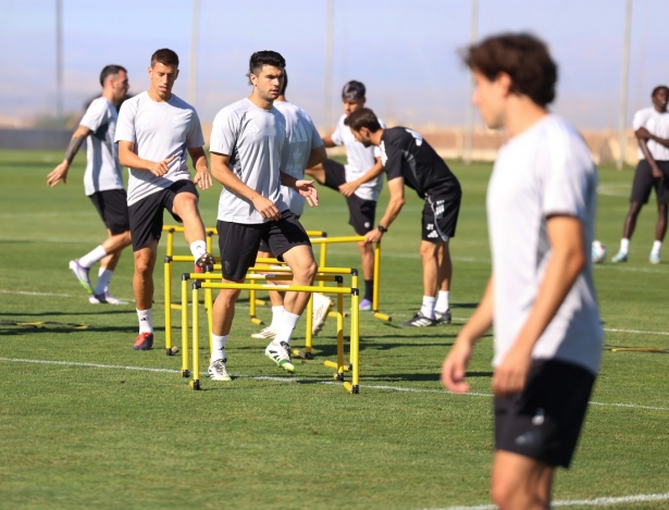 El equipo comienza a preparar el choque ante el Burgos (J. AZCOYTIA)