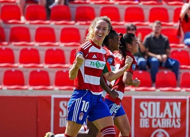 Las rojiblancas se estrenan en casa (GRANADA CF)