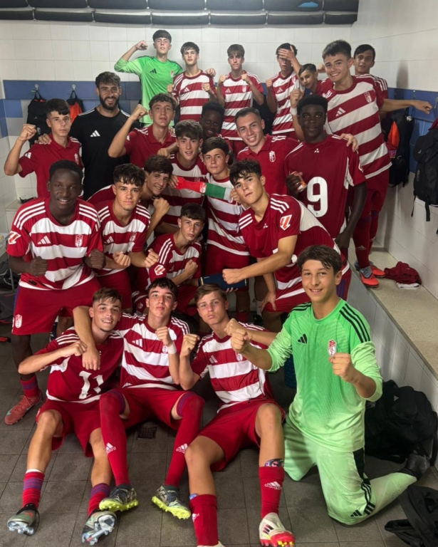 El Granada CF B cadete celebra el triunfo (GCF)