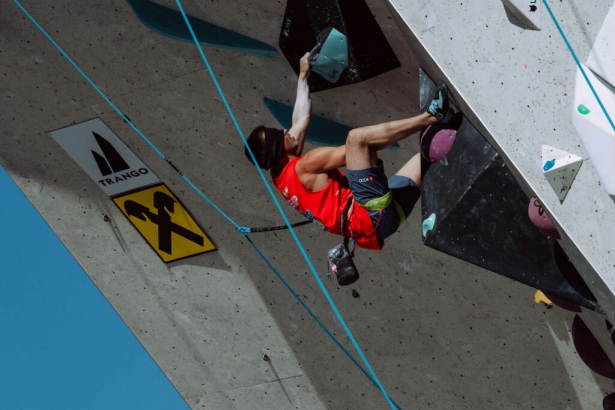 Javier Aguilar durante la escalda (LENA DRAPELLA/IFSC)