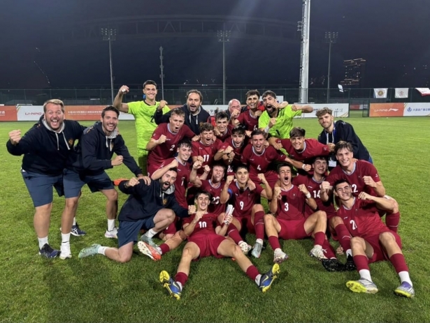 La selección universitaria celebra el pase a semifinales 