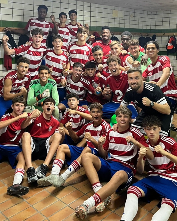 El Granada CF cadete celebra su triunfo ante el Español Albolote (GCF)