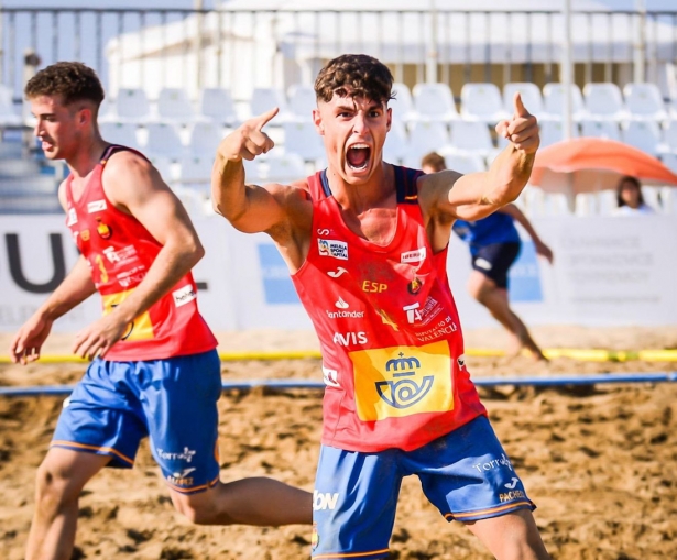Rodrigo Peláez cona selección española (BM CIUDAD DE GRANADA)