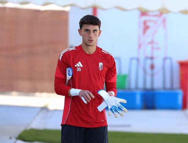 Iker García debuta con el primer equipo (J. AZCOYTIA)