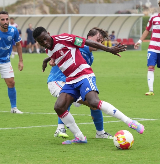 El Recre necesita una victoria para alejarse de la zona baja (GRANADA CF)